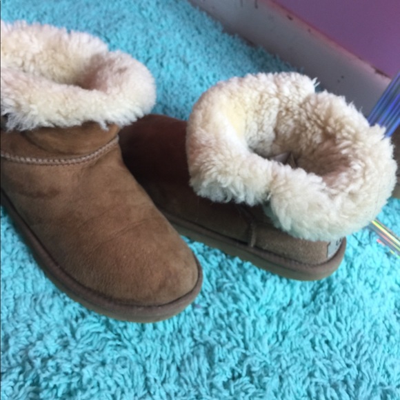 Well Loved Bailey Uggs - Picture 2 of 6
